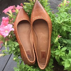 Frye Leather Flat Shoes. Size 7.